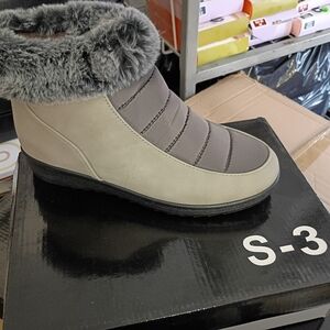 Women's Gray Faux-Fur Cuff Winter Ankle Booties